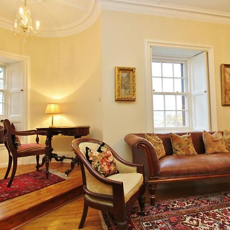 Elegant 3-Bedroom Ramsay Garden Apartment In Edinburgh City Centre Edimburgo Exterior foto