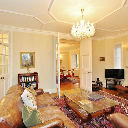 Elegant 3-Bedroom Ramsay Garden Apartment In Edinburgh City Centre Edimburgo Exterior foto