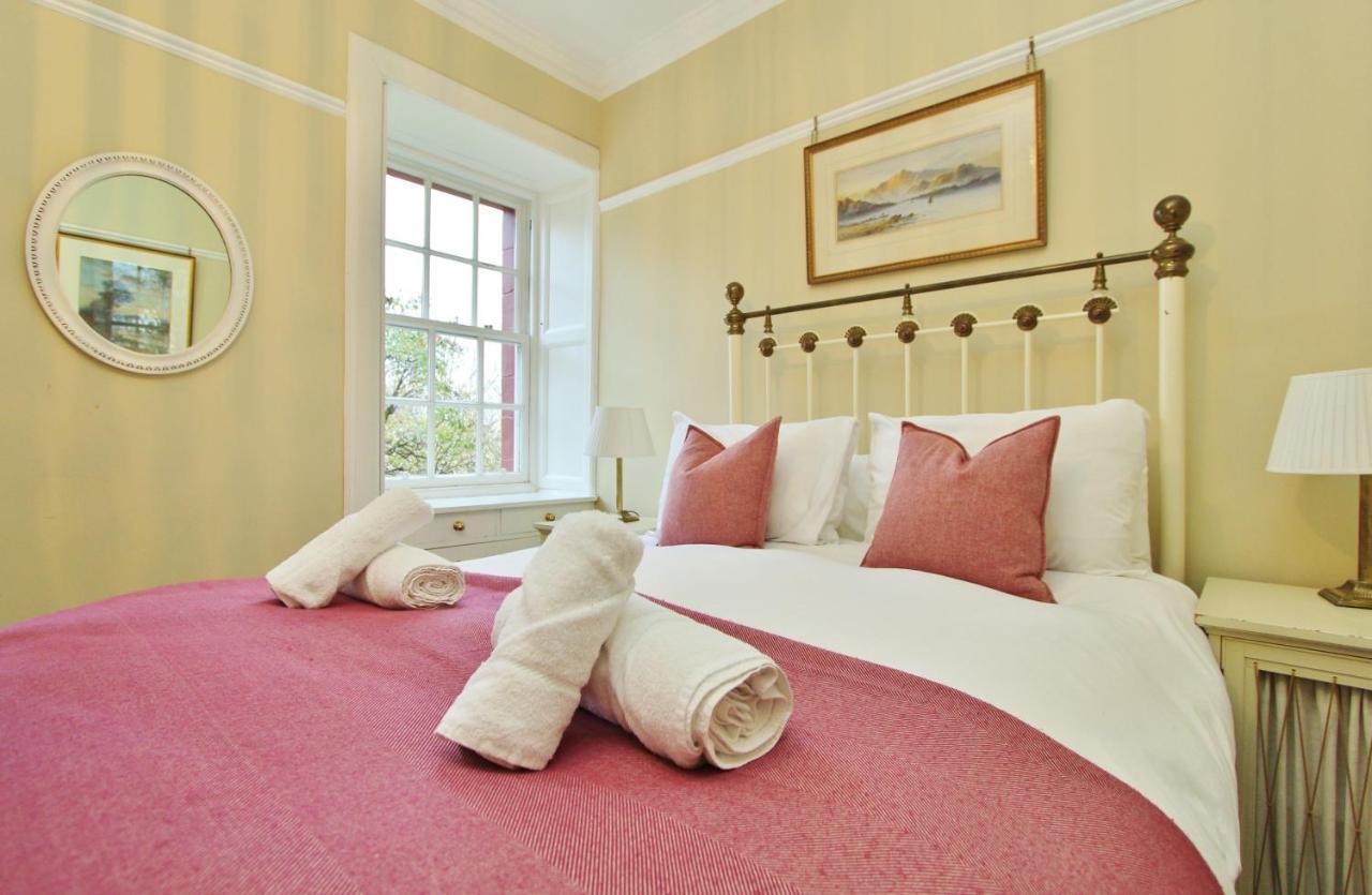 Elegant 3-Bedroom Ramsay Garden Apartment In Edinburgh City Centre Edimburgo Exterior foto