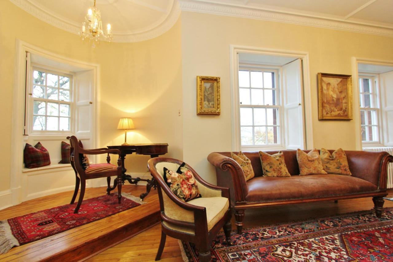 Elegant 3-Bedroom Ramsay Garden Apartment In Edinburgh City Centre Edimburgo Exterior foto