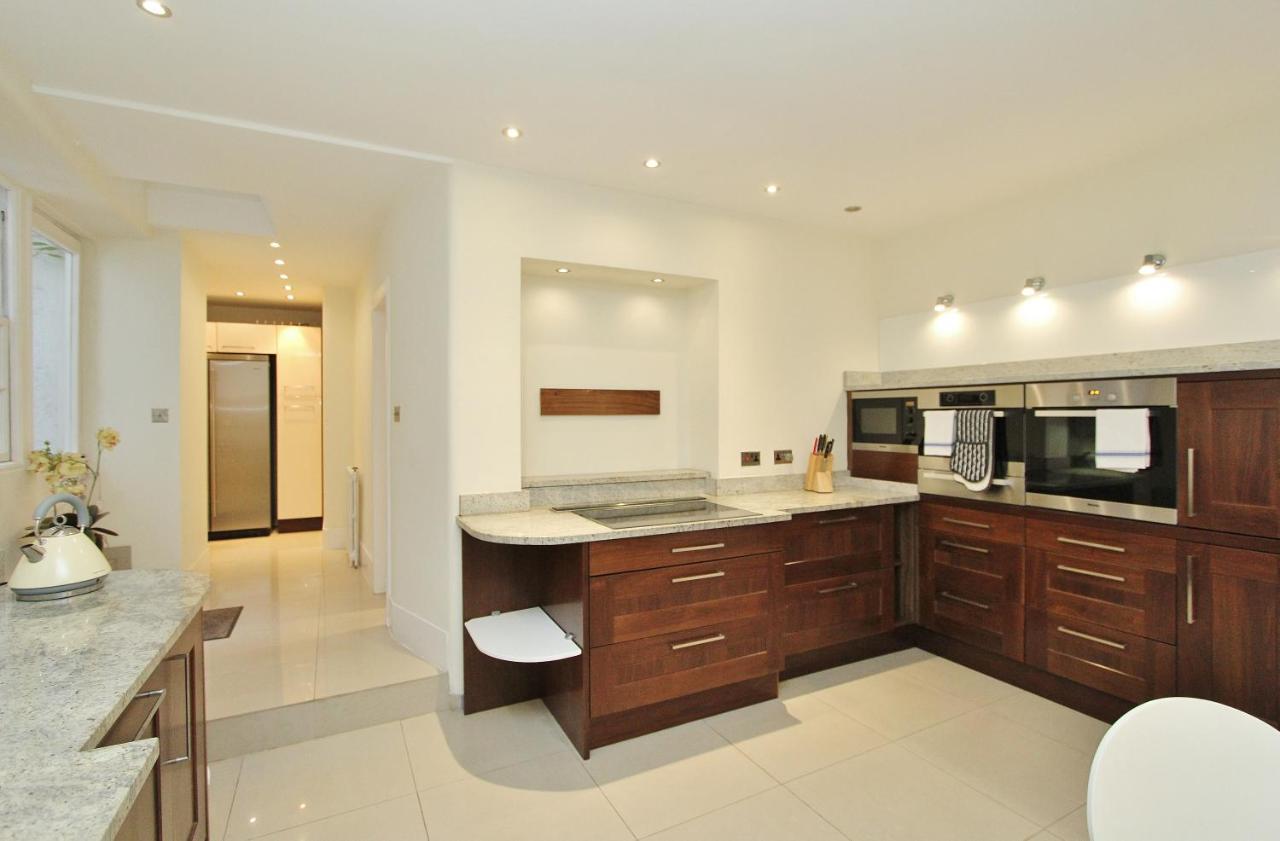 Elegant 3-Bedroom Ramsay Garden Apartment In Edinburgh City Centre Edimburgo Exterior foto