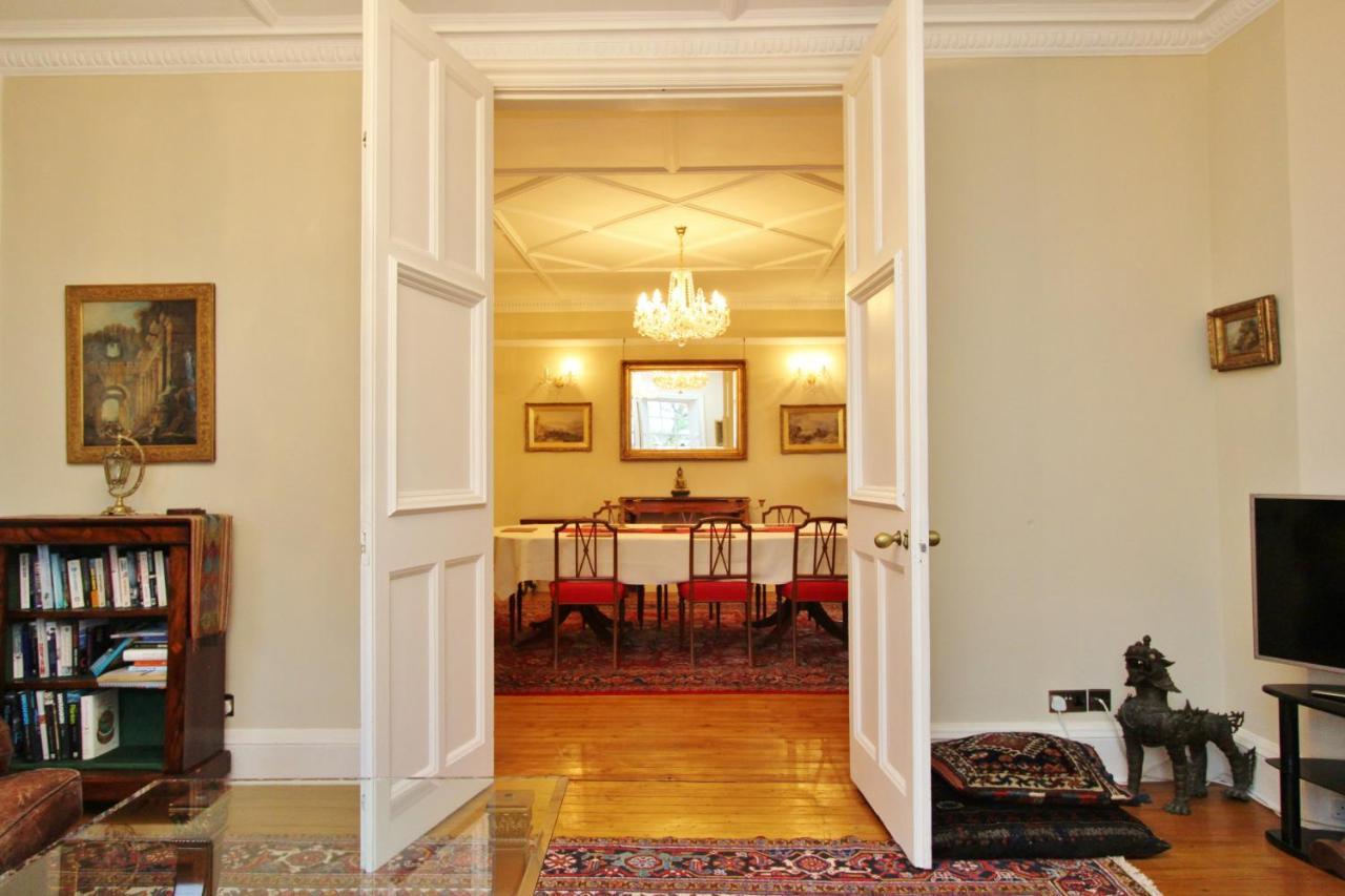 Elegant 3-Bedroom Ramsay Garden Apartment In Edinburgh City Centre Edimburgo Exterior foto