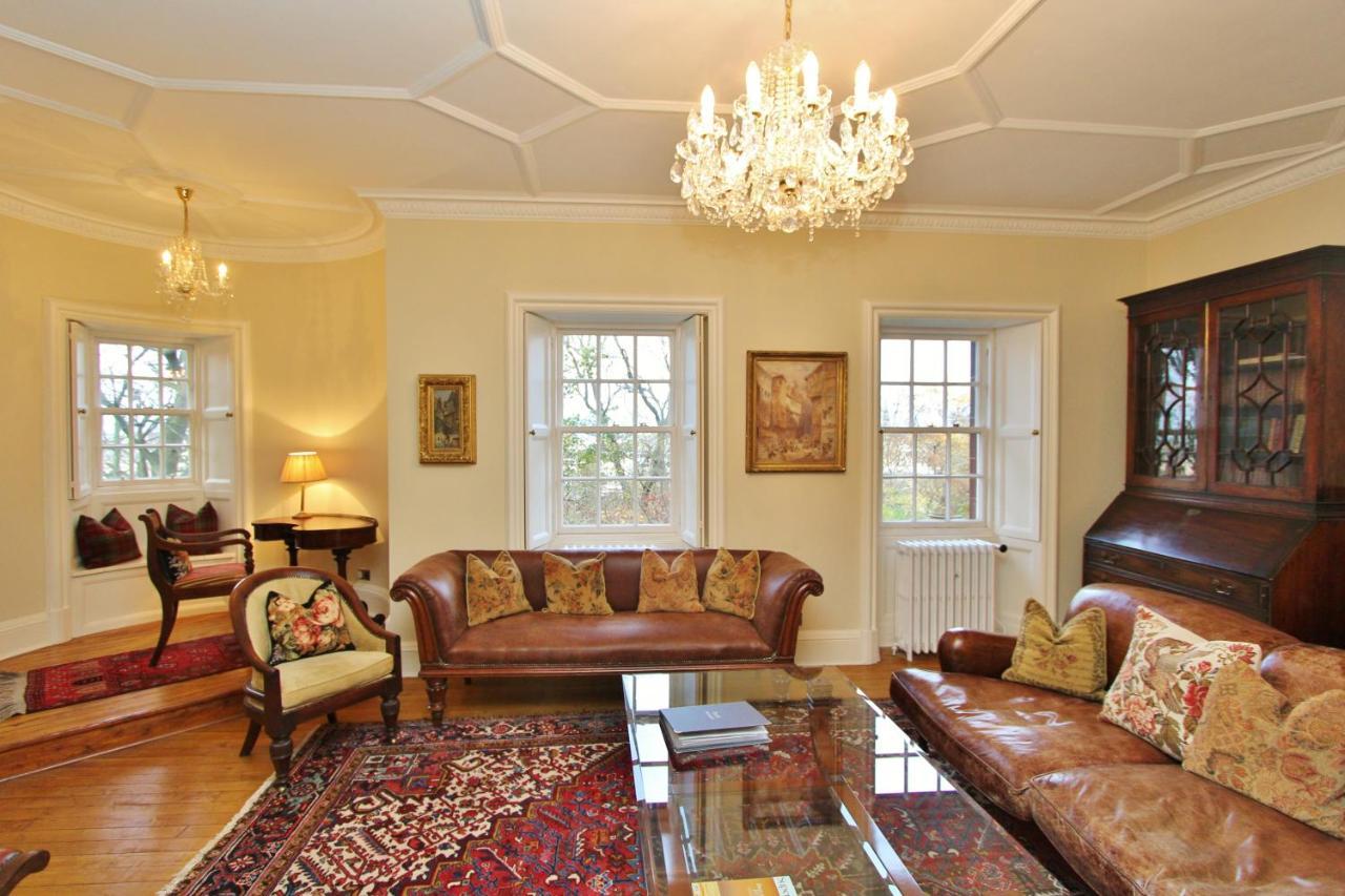 Elegant 3-Bedroom Ramsay Garden Apartment In Edinburgh City Centre Edimburgo Exterior foto