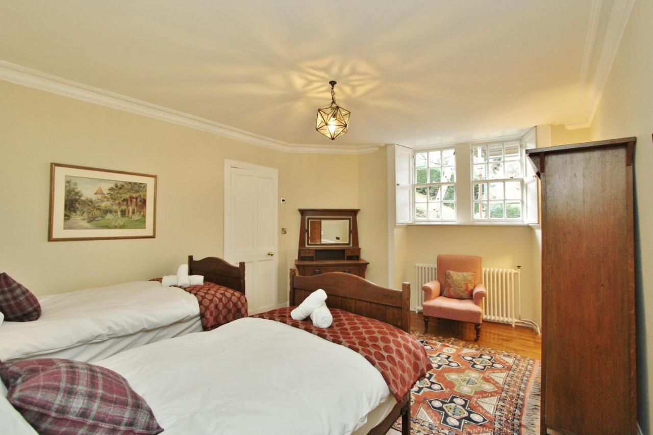 Elegant 3-Bedroom Ramsay Garden Apartment In Edinburgh City Centre Edimburgo Exterior foto