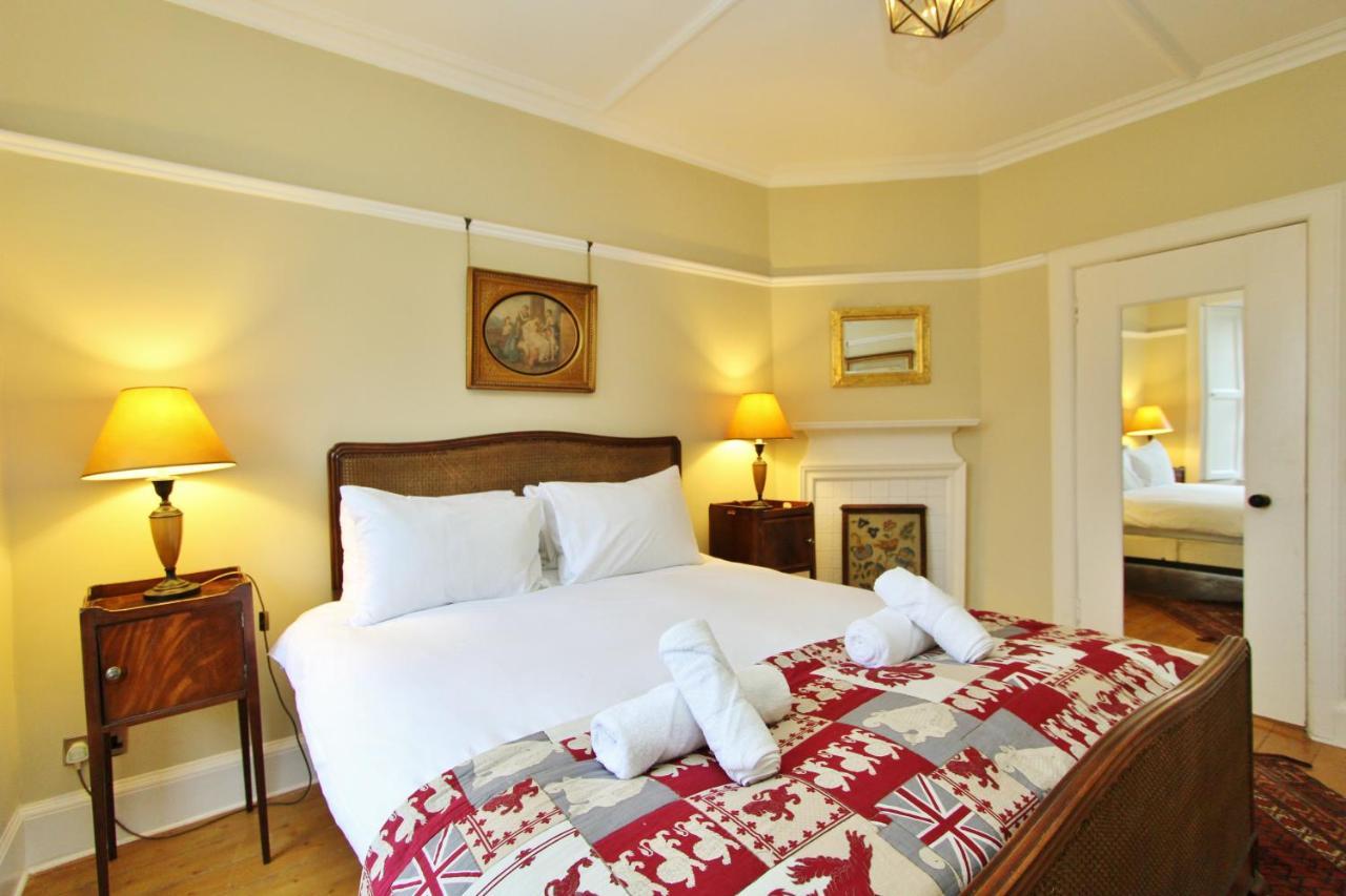 Elegant 3-Bedroom Ramsay Garden Apartment In Edinburgh City Centre Edimburgo Exterior foto