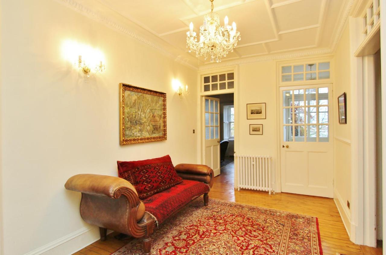Elegant 3-Bedroom Ramsay Garden Apartment In Edinburgh City Centre Edimburgo Exterior foto