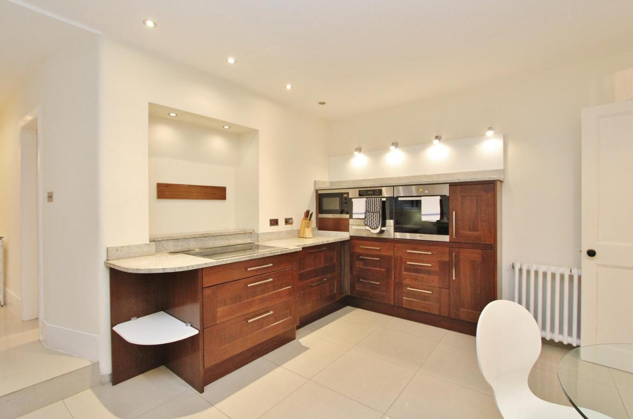 Elegant 3-Bedroom Ramsay Garden Apartment In Edinburgh City Centre Edimburgo Exterior foto